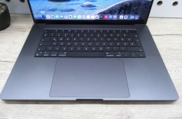 Apple MacBook Pro 16” (2023, M3 Pro) – Liquid Retina XDR + ProMotion 120 Hz, akár 22 óra – 36 GB RAM – 500 GB SSD – Használt, szép állapot – 64 ciklus / 100% akku – 3 hónap garancia