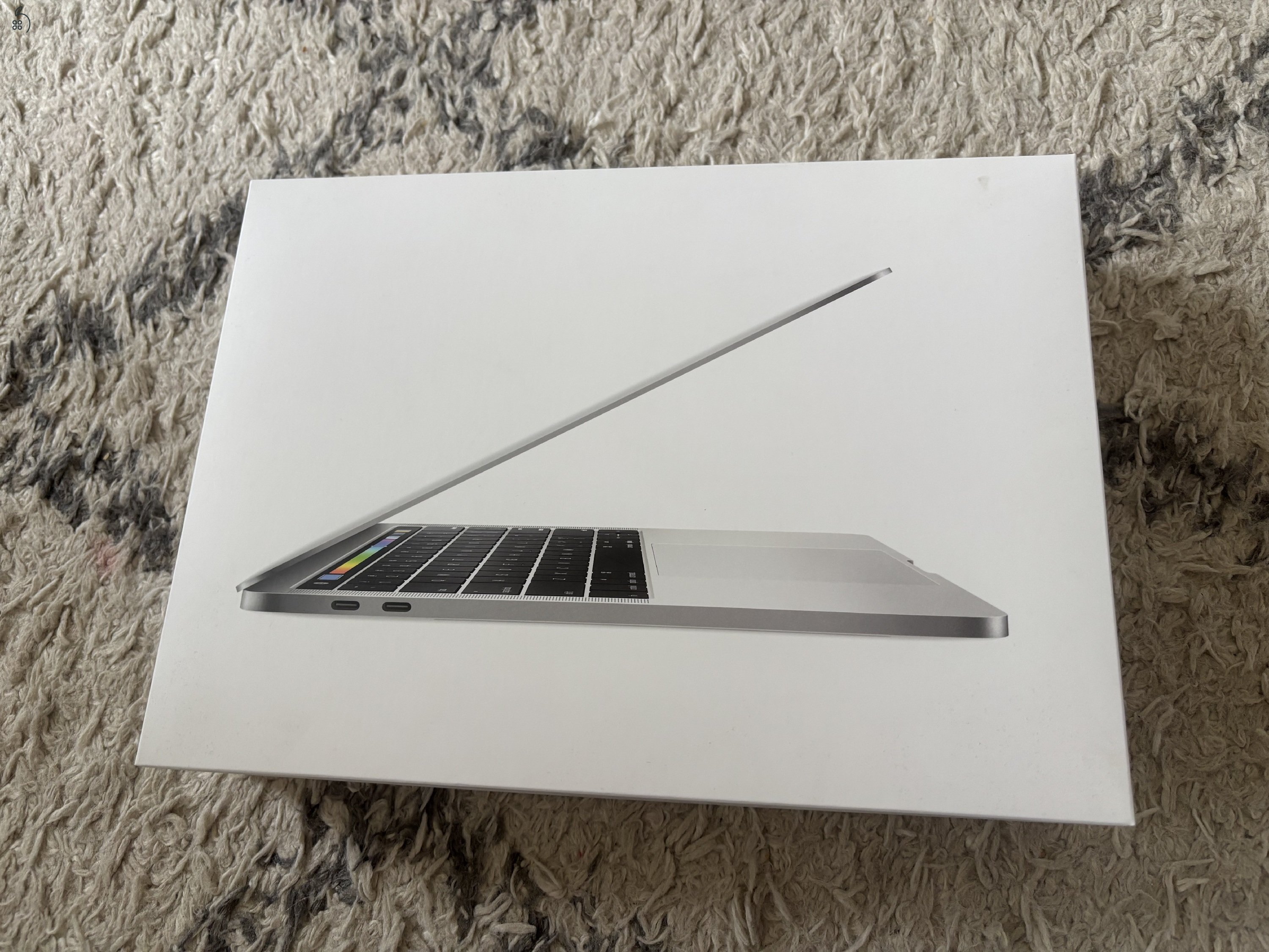HIBÁTLAN MacBook Pro (13