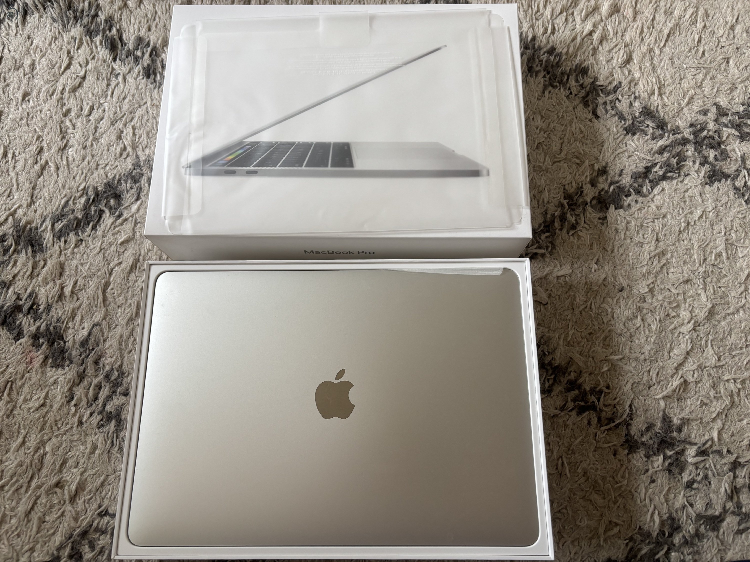 HIBÁTLAN MacBook Pro (13