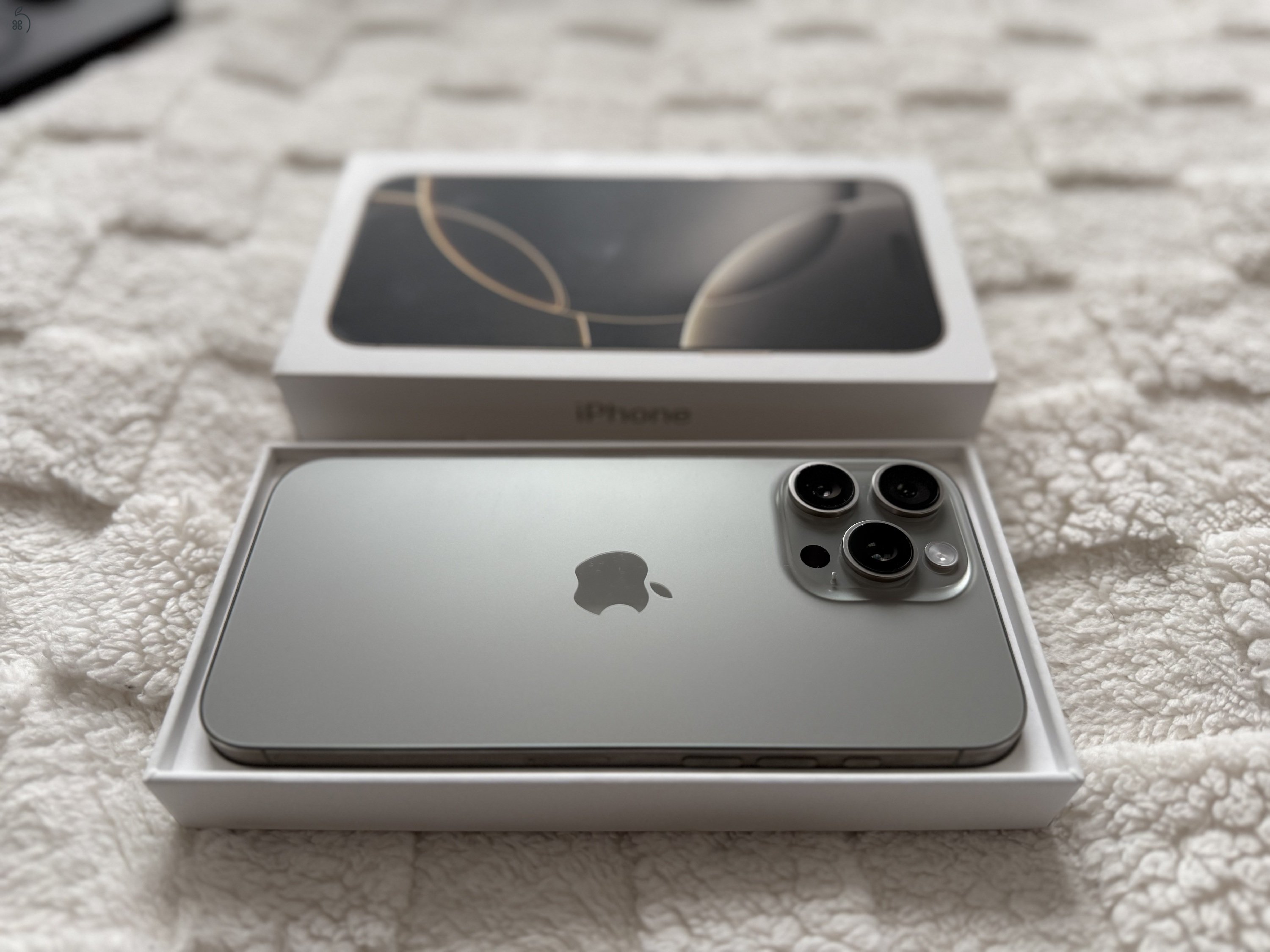iPhone 16 Pro Max 256GB Natúr Titán, Szép Állapotú, Akku 100%, 2026 Júliusig Garancia
