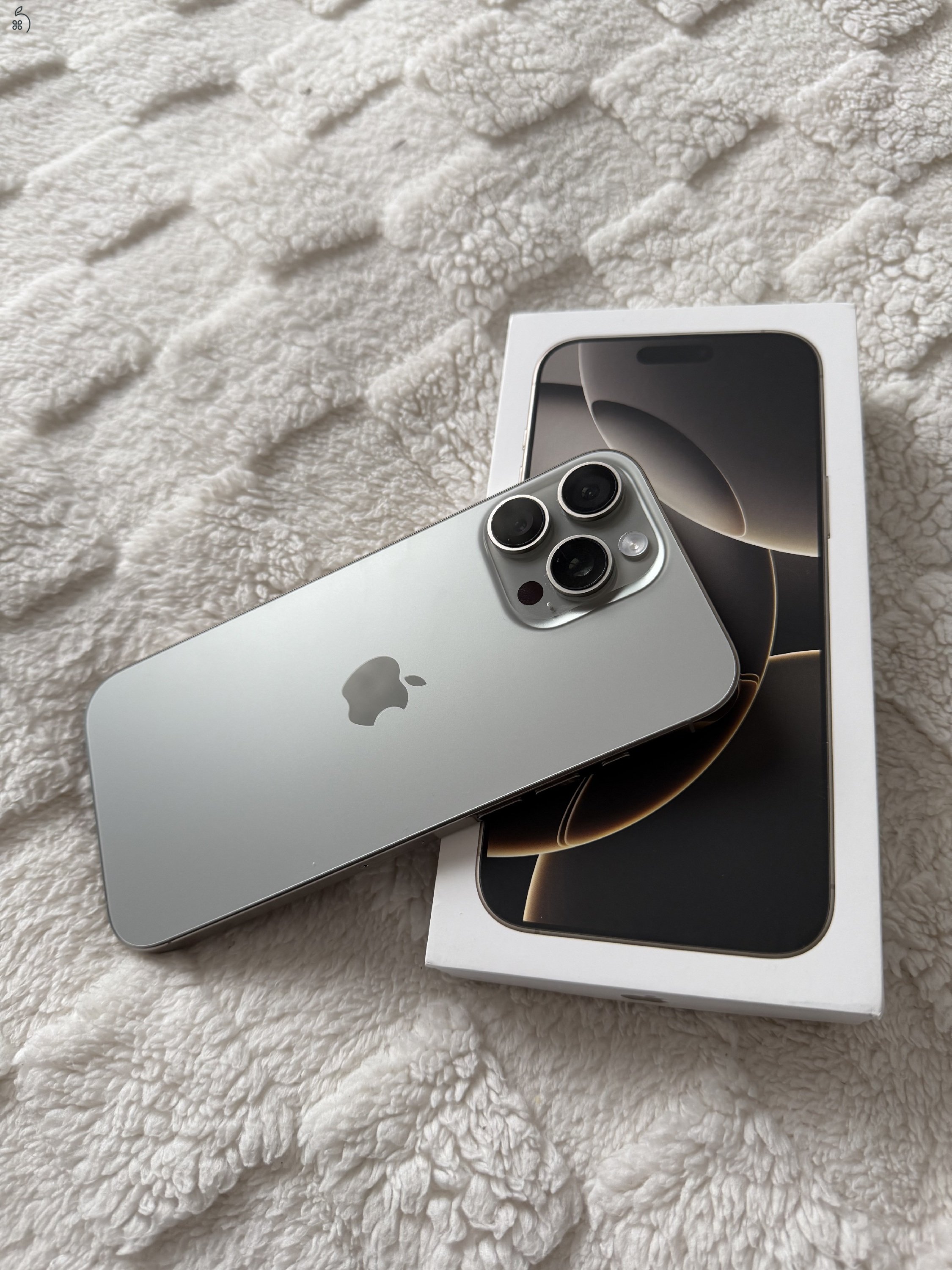 iPhone 16 Pro Max 256GB Natúr Titán, Szép Állapotú, Akku 100%, 2026 Júliusig Garancia
