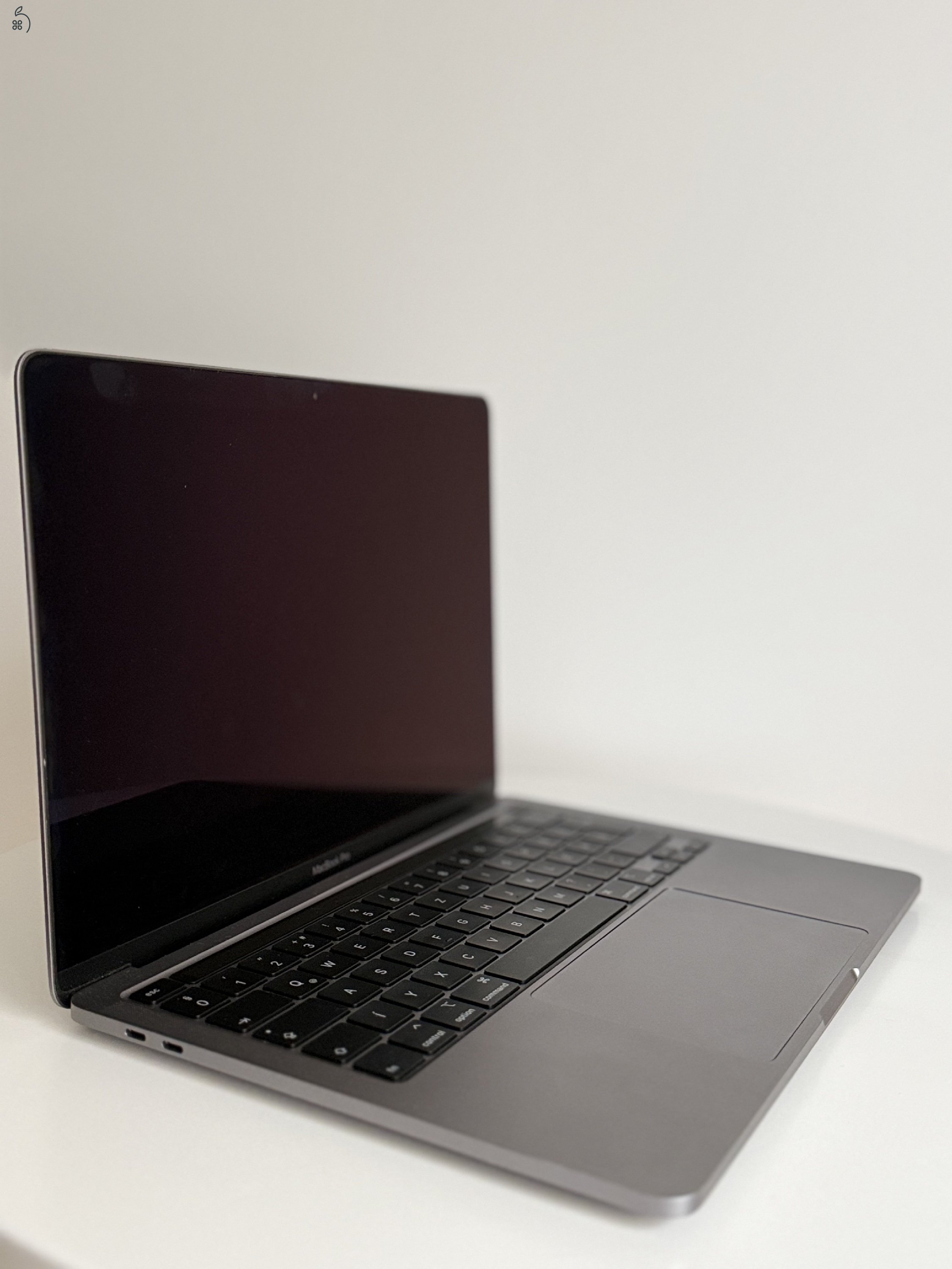 Apple MacBook Pro 13” 2020, i5 Quad-Core, 512GB SSD, 16GB, magyar billentyűzet, TouchBar, új akksi.