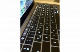 Apple MacBook Pro 13” 2020, i5 Quad-Core, 512GB SSD, 16GB, magyar billentyűzet, TouchBar, új akksi.