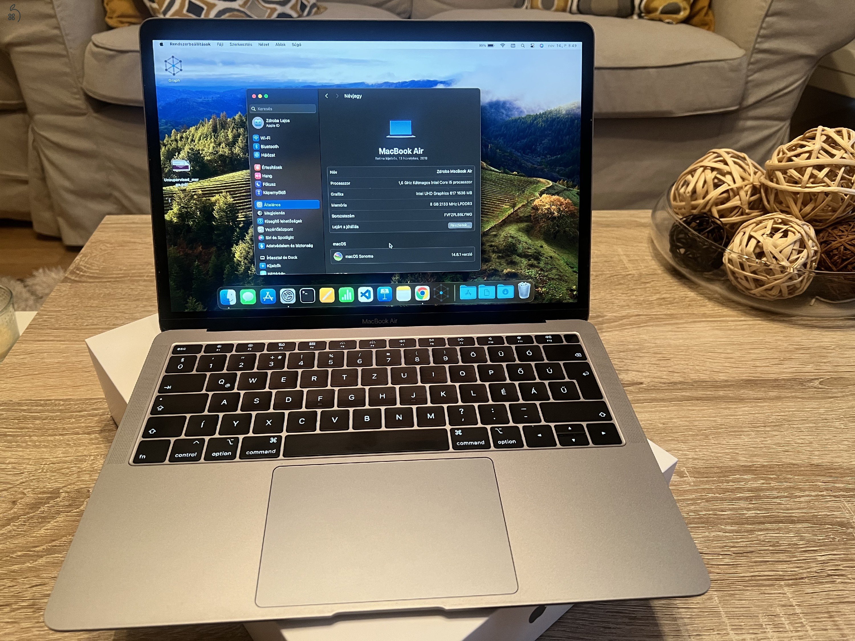 MacBook Air 13” (2019, i5, 8GB, 128GB) – szép állapot, doboz + töltő