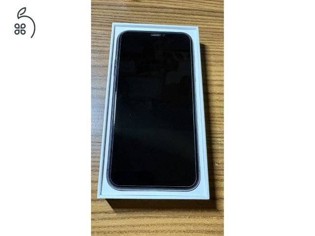 iPhone 11 • 128GB • 100% akku (DESAY) • Szép állapot • 9 tok + 4 fólia