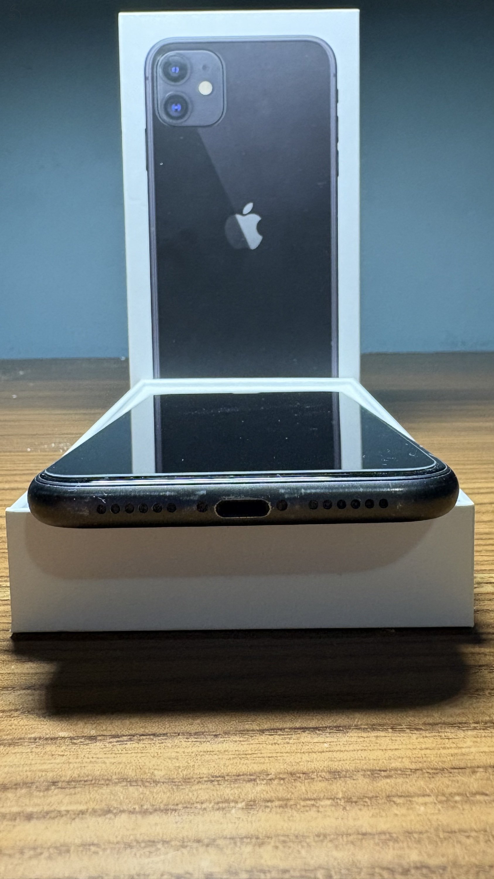 iPhone 11 • 128GB • 100% akku (DESAY) • Szép állapot • 9 tok + 4 fólia