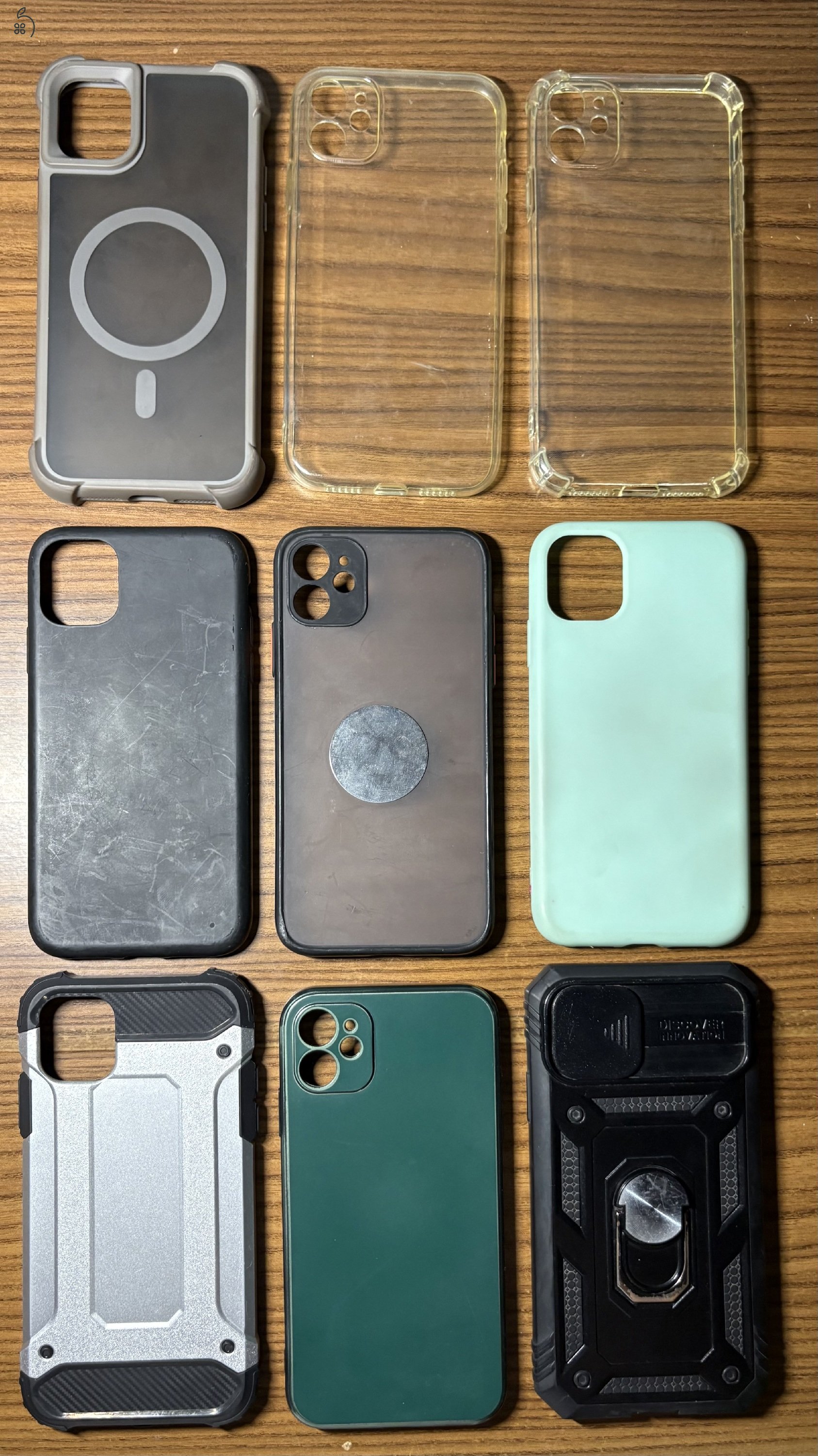 iPhone 11 • 128GB • 100% akku (DESAY) • Szép állapot • 9 tok + 4 fólia