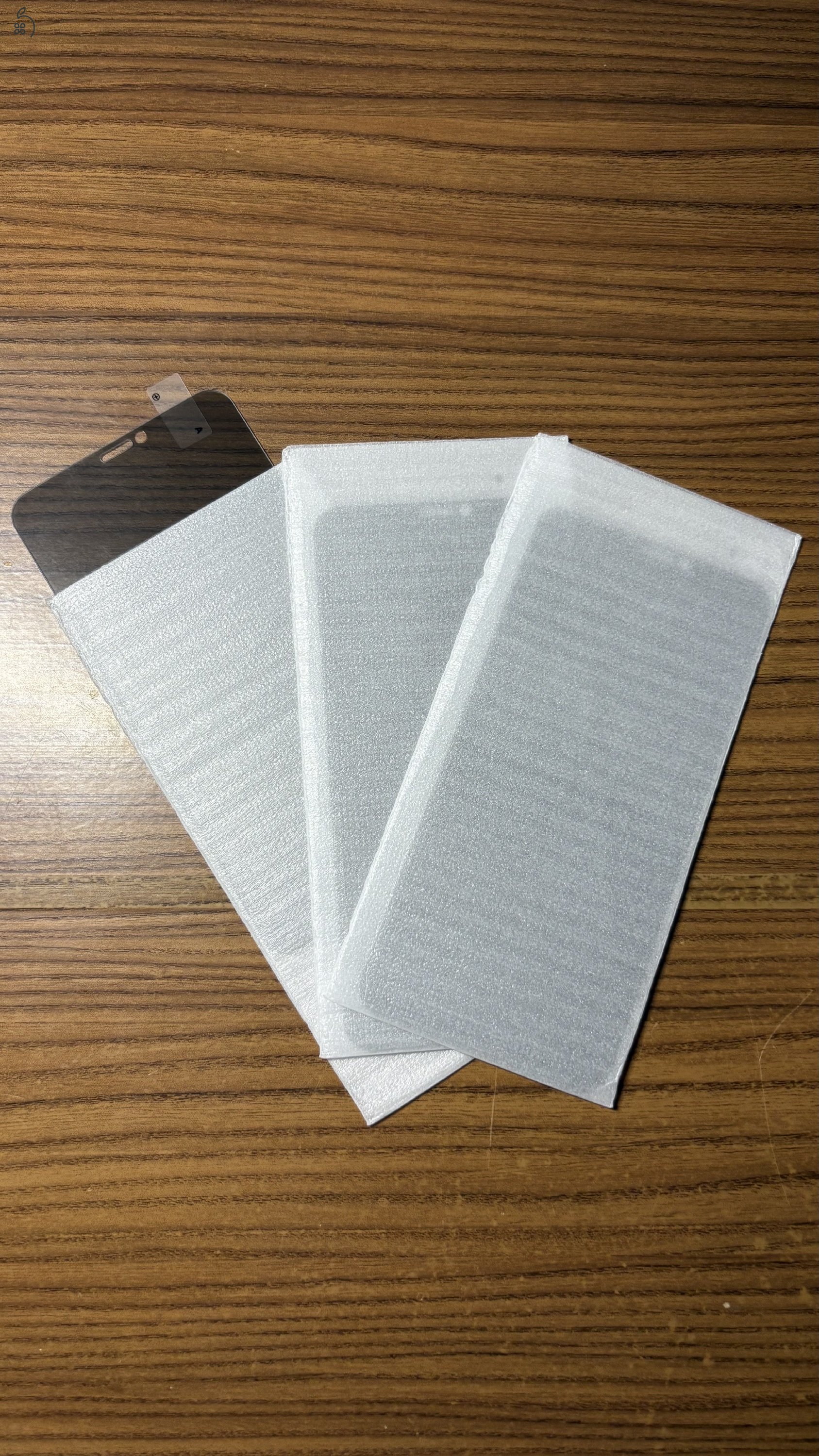 iPhone 11 • 128GB • 100% akku (DESAY) • Szép állapot • 9 tok + 4 fólia