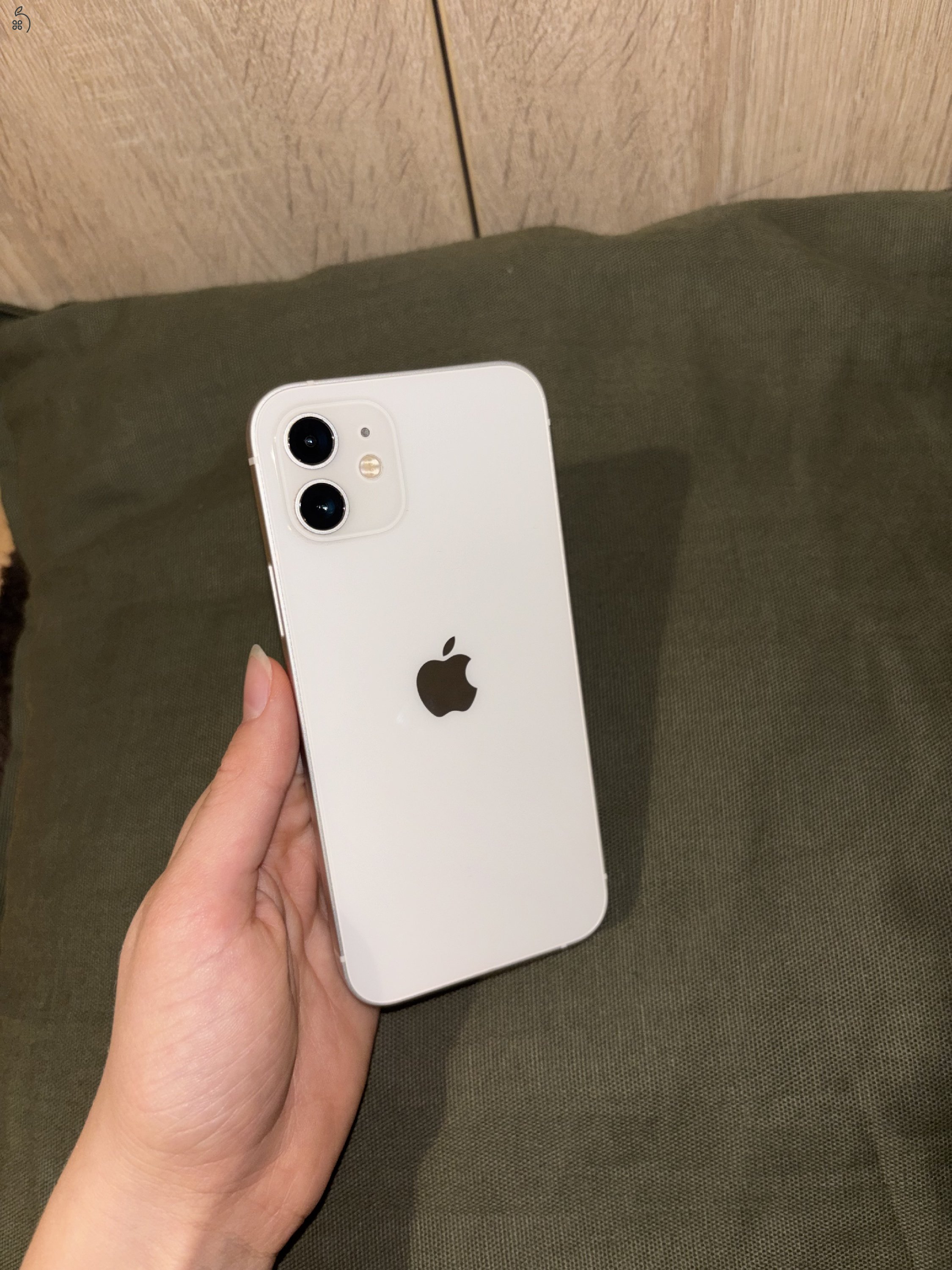 iPhone 12 64GB fehér eladó