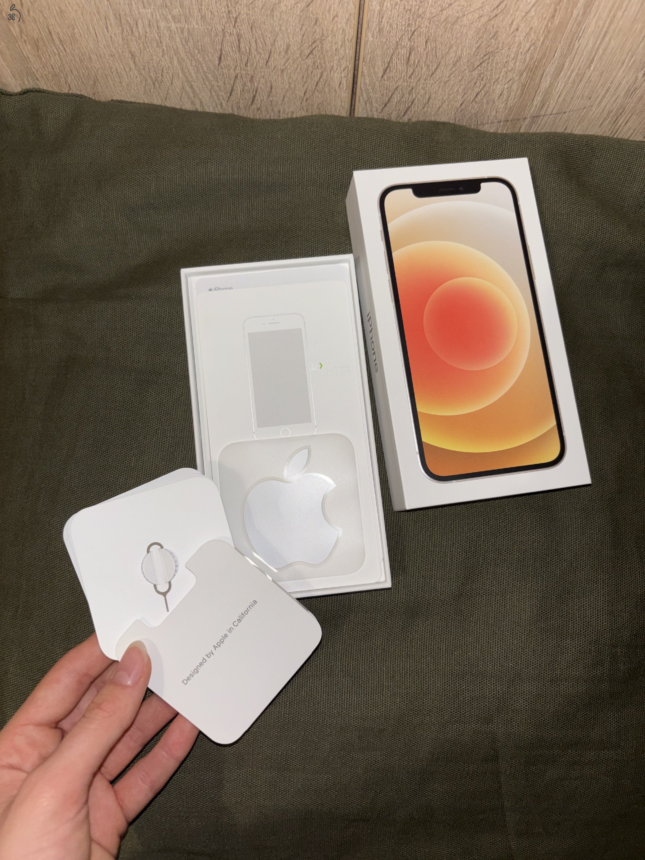 iPhone 12 64GB fehér eladó