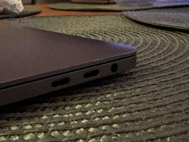 Apple MacBook Pro 13” (2016, Touch Bar) – i7 / 16 GB RAM / 256 GB SSD