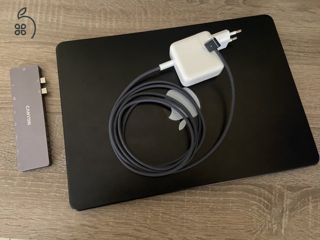 Apple MacBook Air, M2, 13.6