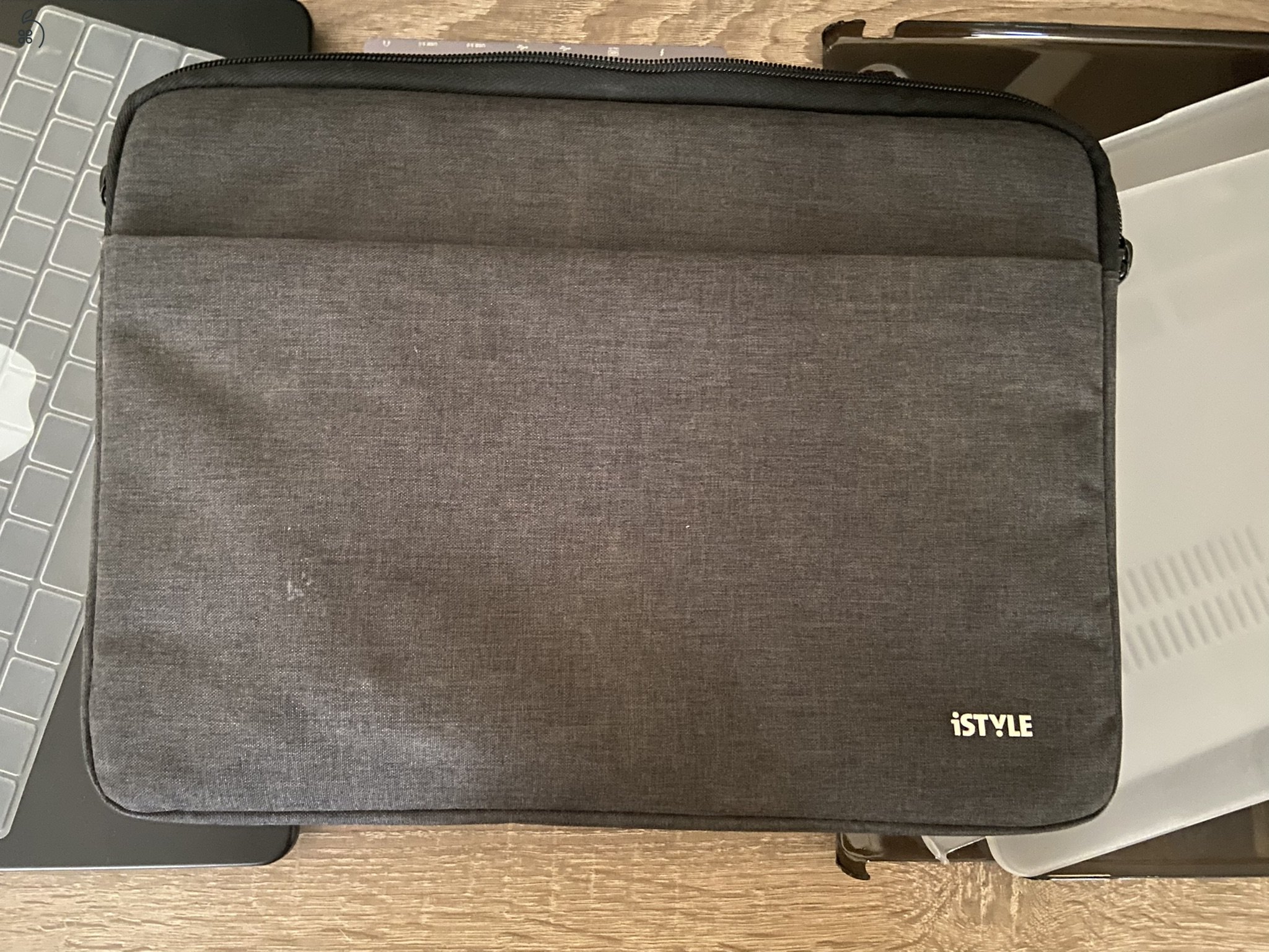 Apple MacBook Air, M2, 13.6