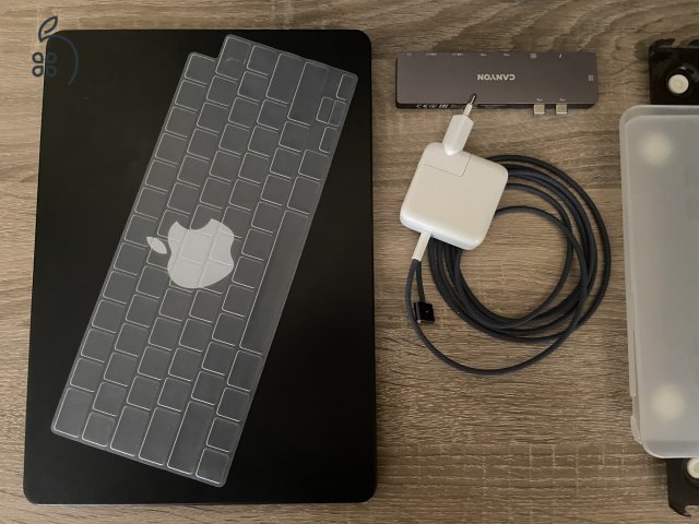 Apple MacBook Air, M2, 13.6