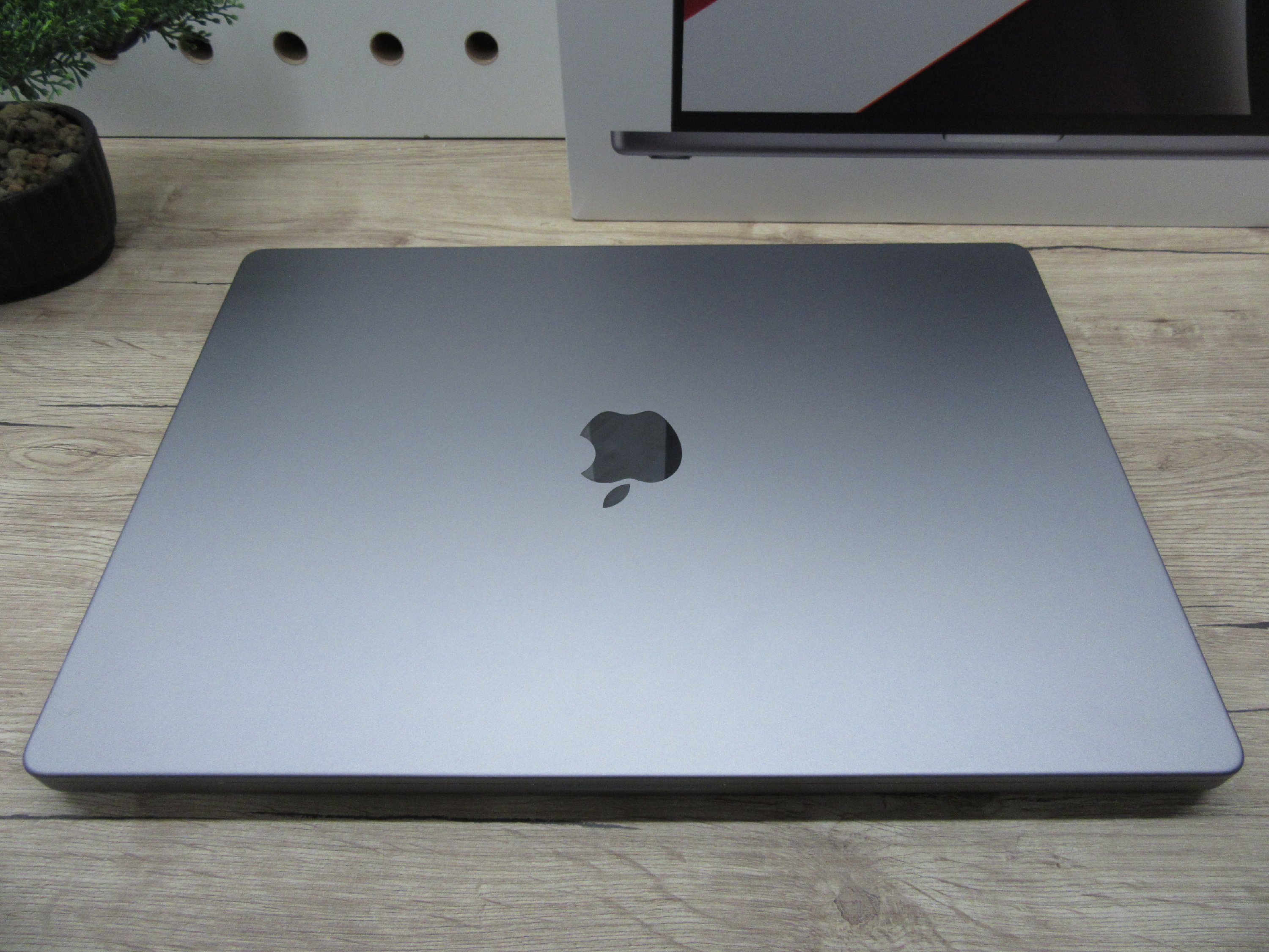 Apple MacBook Pro 16” (2021, M1 Pro) – Liquid Retina XDR + ProMotion 120 Hz, akár 21 óra – 16 GB RAM – 512 GB SSD – Használt, megkímélt – 581 ciklus / 86% akku – 3 hónap garancia