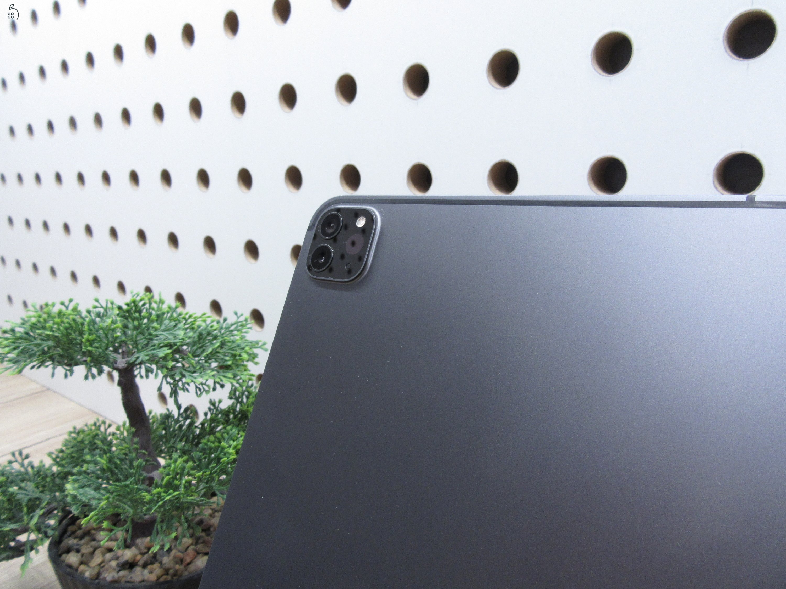 Apple iPad Pro 12,9” (4th gen, 2020) – Liquid Retina, ProMotion 120 Hz, USB-C – Wi-Fi + Cellular – 256 GB – Használt, karcmentes – 3 hónap garancia