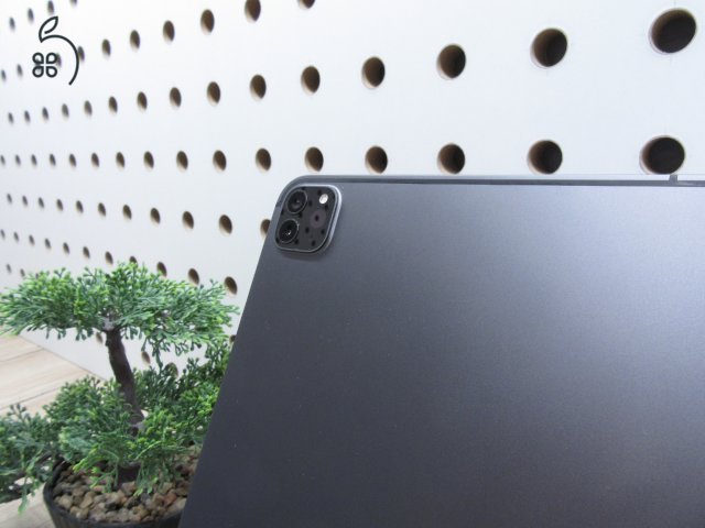 Apple iPad Pro 12,9” (4th gen, 2020) – Liquid Retina, ProMotion 120 Hz, USB-C – Wi-Fi + Cellular – 256 GB – Használt, karcmentes – 3 hónap garancia