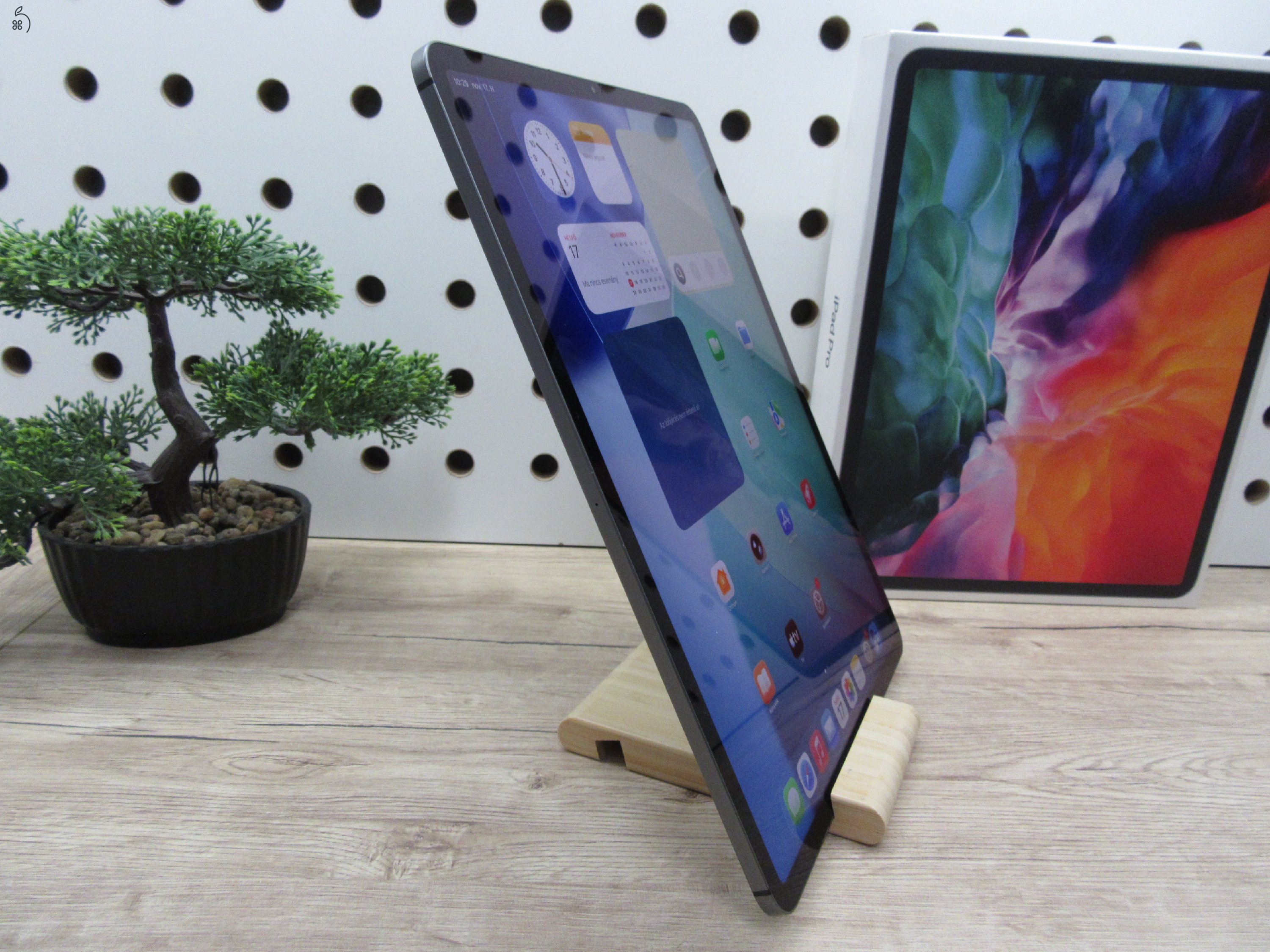 Apple iPad Pro 12,9” (4th gen, 2020) – Liquid Retina, ProMotion 120 Hz, USB-C – Wi-Fi + Cellular – 256 GB – Használt, karcmentes – 3 hónap garancia