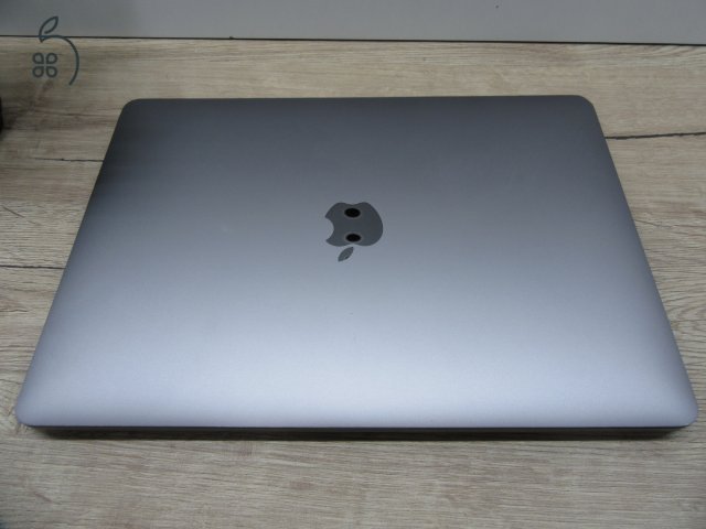 AKCIÓ!! Apple MacBook Pro 13” (2022, M2) – Retina, halk erő, akár 17 óra – 16 GB RAM – 500 GB SSD – Használt, szép állapot – 116 ciklus / 89% akku – 3 hónap garancia