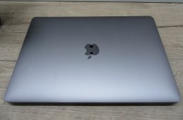 AKCIÓ!! Apple MacBook Pro 13” (2022, M2) – Retina, halk erő, akár 17 óra – 16 GB RAM – 500 GB SSD – Használt, szép állapot – 116 ciklus / 89% akku – 3 hónap garancia