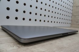 AKCIÓ!! Apple MacBook Pro 13” (2022, M2) – Retina, halk erő, akár 17 óra – 16 GB RAM – 500 GB SSD – Használt, szép állapot – 116 ciklus / 89% akku – 3 hónap garancia