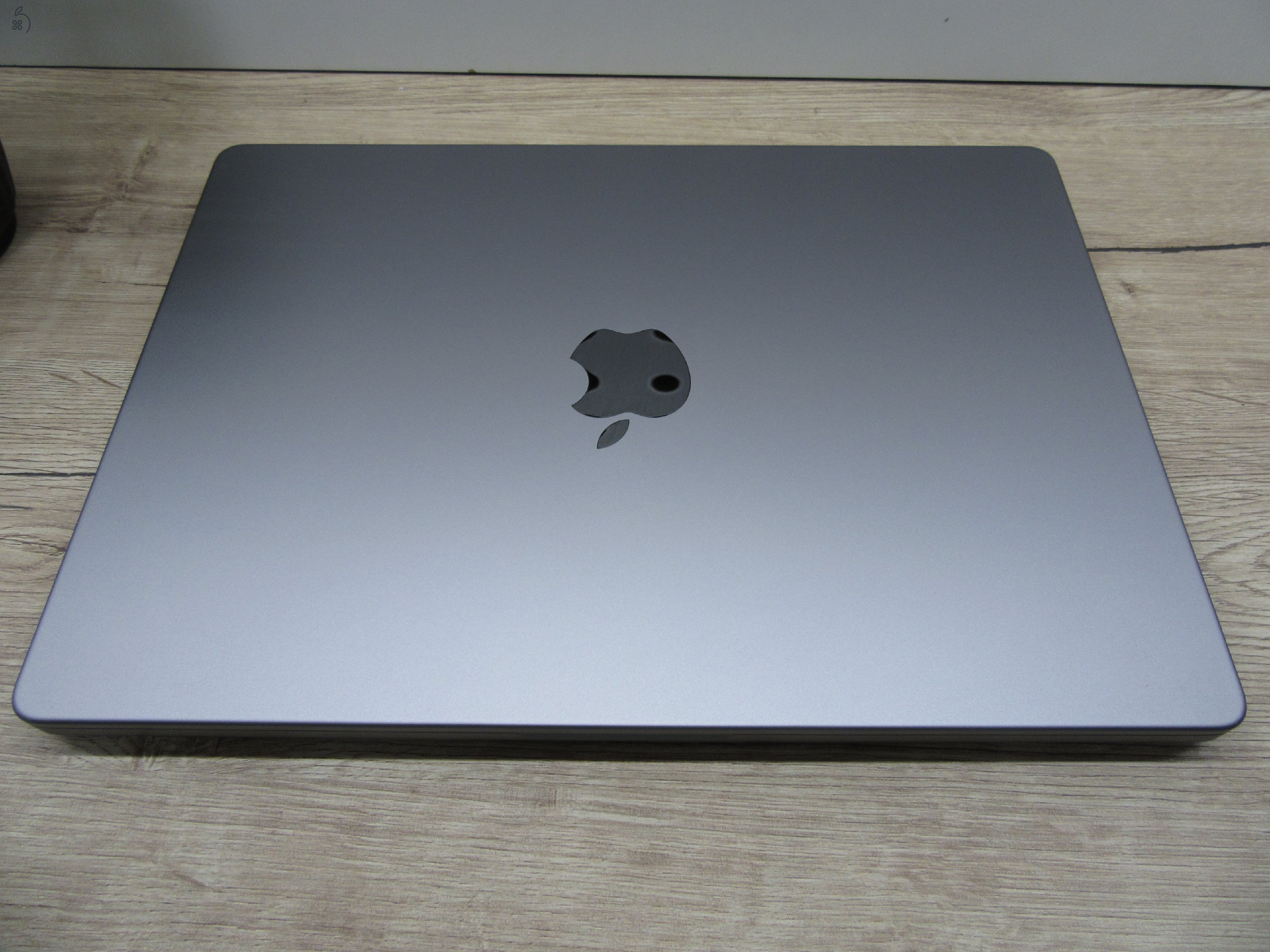 Apple MacBook Pro 14” (2021, M1 Pro) – Liquid Retina XDR + ProMotion 120 Hz, akár 17 óra – 32 GB RAM – 500 GB SSD – Használt, karcmentes – 305 ciklus / 84% akku – 3 hónap garancia