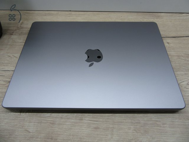 Apple MacBook Pro 14” (2021, M1 Pro) – Liquid Retina XDR + ProMotion 120 Hz, akár 17 óra – 32 GB RAM – 500 GB SSD – Használt, karcmentes – 305 ciklus / 84% akku – 3 hónap garancia