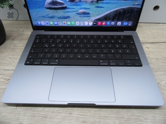 Apple MacBook Pro 14” (2021, M1 Pro) – Liquid Retina XDR + ProMotion 120 Hz, akár 17 óra – 32 GB RAM – 500 GB SSD – Használt, karcmentes – 305 ciklus / 84% akku – 3 hónap garancia