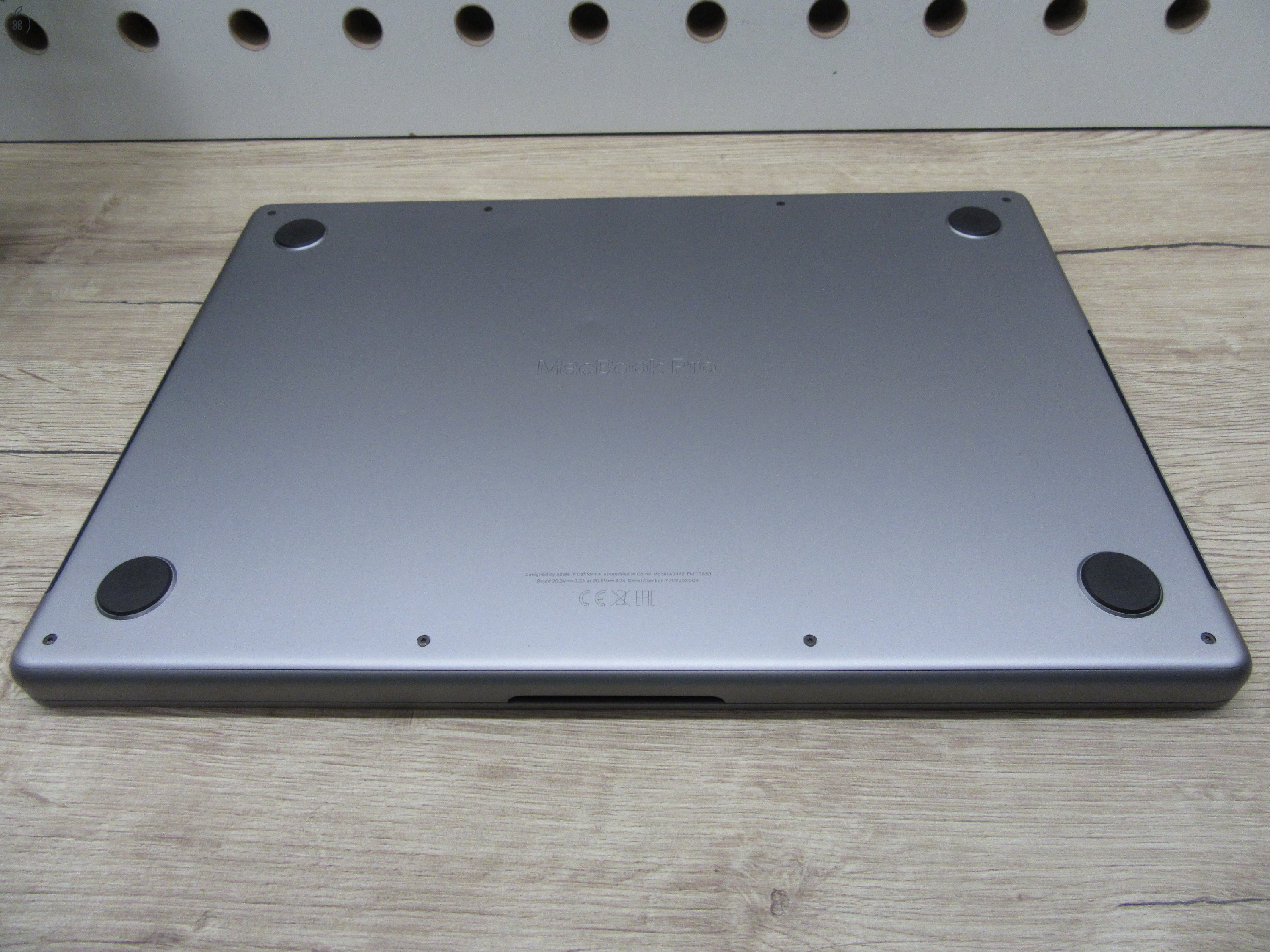 Apple MacBook Pro 14” (2021, M1 Pro) – Liquid Retina XDR + ProMotion 120 Hz, akár 17 óra – 32 GB RAM – 500 GB SSD – Használt, karcmentes – 305 ciklus / 84% akku – 3 hónap garancia