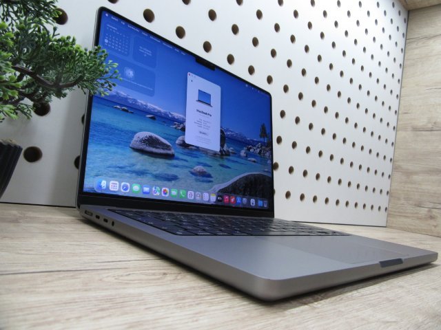 Apple MacBook Pro 14” (2021, M1 Pro) – Liquid Retina XDR + ProMotion 120 Hz, akár 17 óra – 32 GB RAM – 500 GB SSD – Használt, karcmentes – 305 ciklus / 84% akku – 3 hónap garancia
