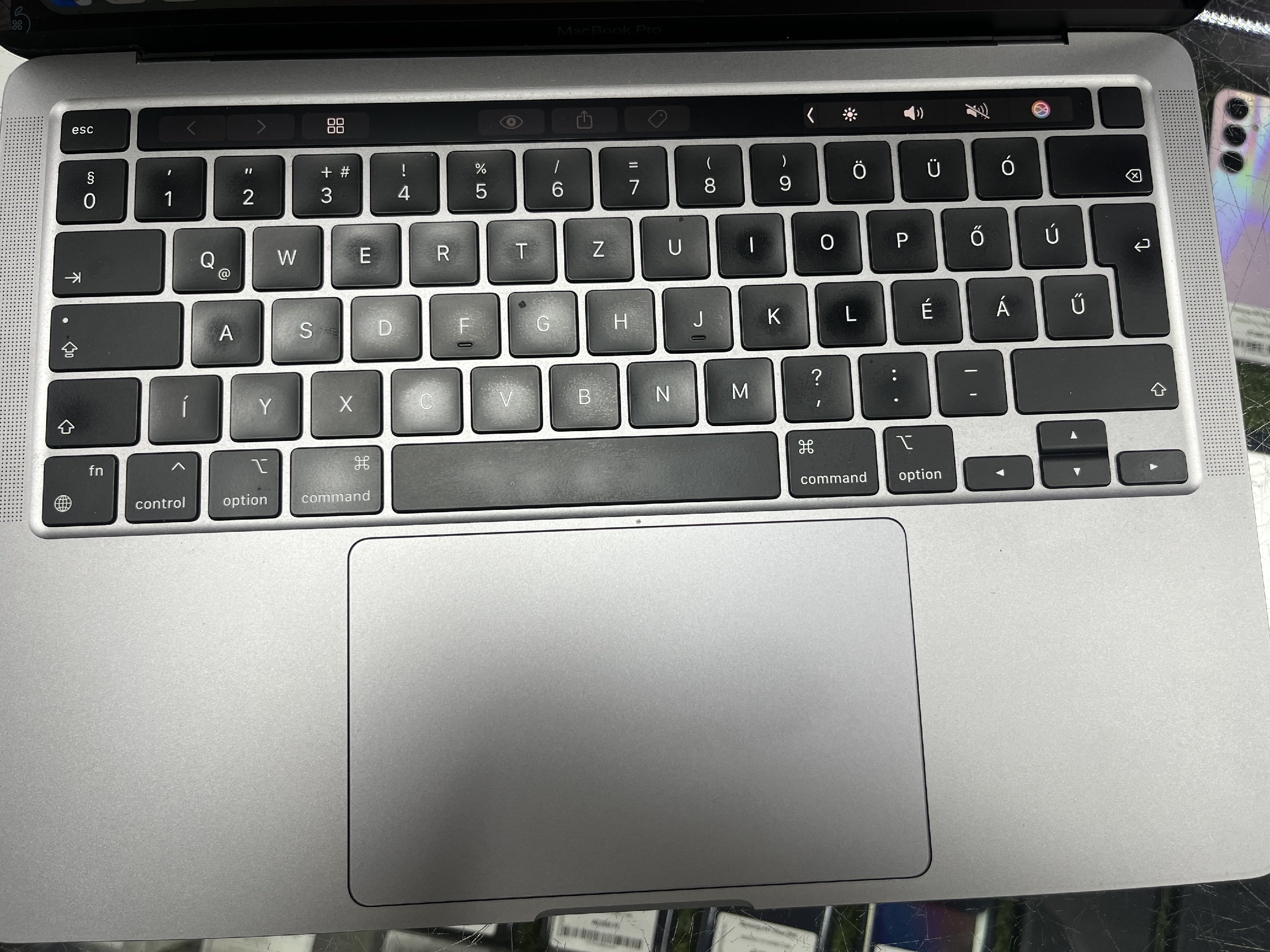 Kifogástalan, karcmentes , dobozos Macbook Pro M1 chipes gép, a képen láthatóan makulátlan állapotban.     91% akkuállapot, a legújabb Macos.     Dobozával, töltőjével, 6 hó garanciával, számlával, üzletből.     Beszámitás Lehetséges.     megrendelhe