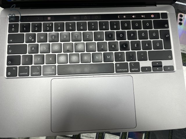 Kifogástalan, karcmentes , dobozos Macbook Pro M1 chipes gép, a képen láthatóan makulátlan állapotban.     91% akkuállapot, a legújabb Macos.     Dobozával, töltőjével, 6 hó garanciával, számlával, üzletből.     Beszámitás Lehetséges.     megrendelhe