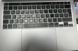 Kifogástalan, karcmentes , dobozos Macbook Pro M1 chipes gép, a képen láthatóan makulátlan állapotban.     91% akkuállapot, a legújabb Macos.     Dobozával, töltőjével, 6 hó garanciával, számlával, üzletből.     Beszámitás Lehetséges.     megrendelhe