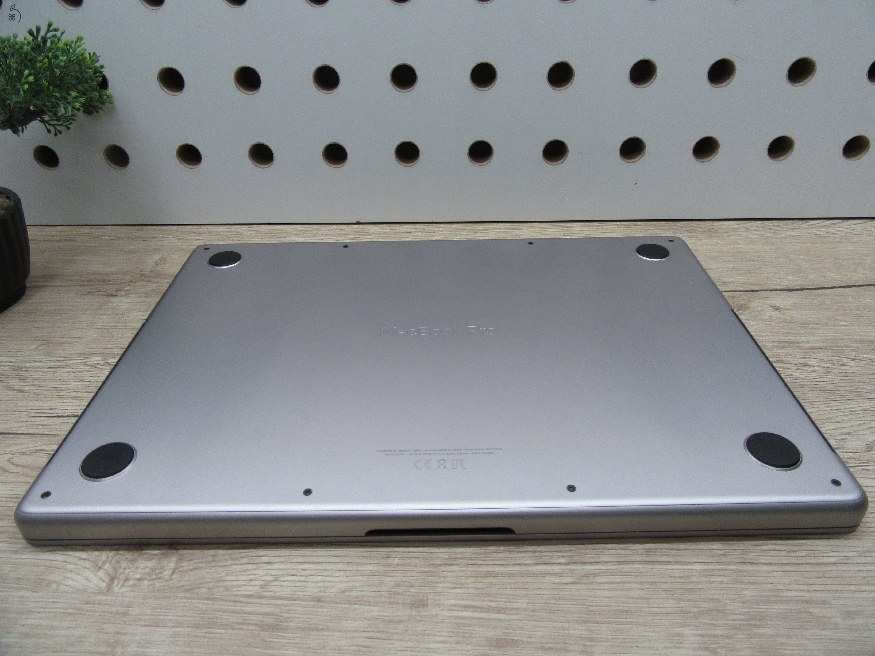 Apple MacBook Pro 14” (2021, M1 Pro) – Liquid Retina XDR + ProMotion 120 Hz, akár 17 óra – 16 GB RAM – 1 TB SSD – Használt, karcmentes – ~86% akku – 3 hónap garancia