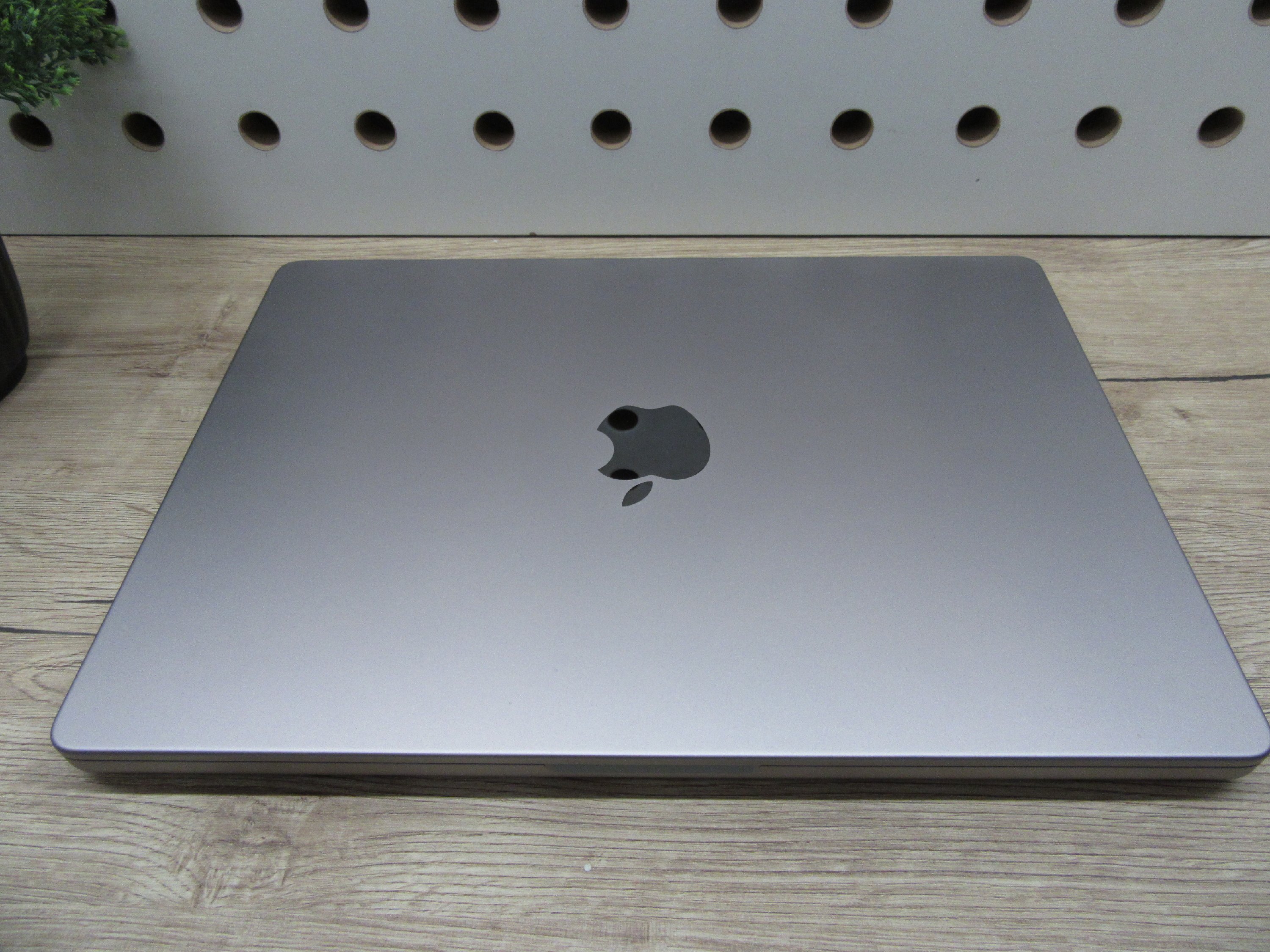 Apple MacBook Pro 14” (2021, M1 Pro) – Liquid Retina XDR + ProMotion 120 Hz, akár 17 óra – 16 GB RAM – 1 TB SSD – Használt, karcmentes – ~86% akku – 3 hónap garancia