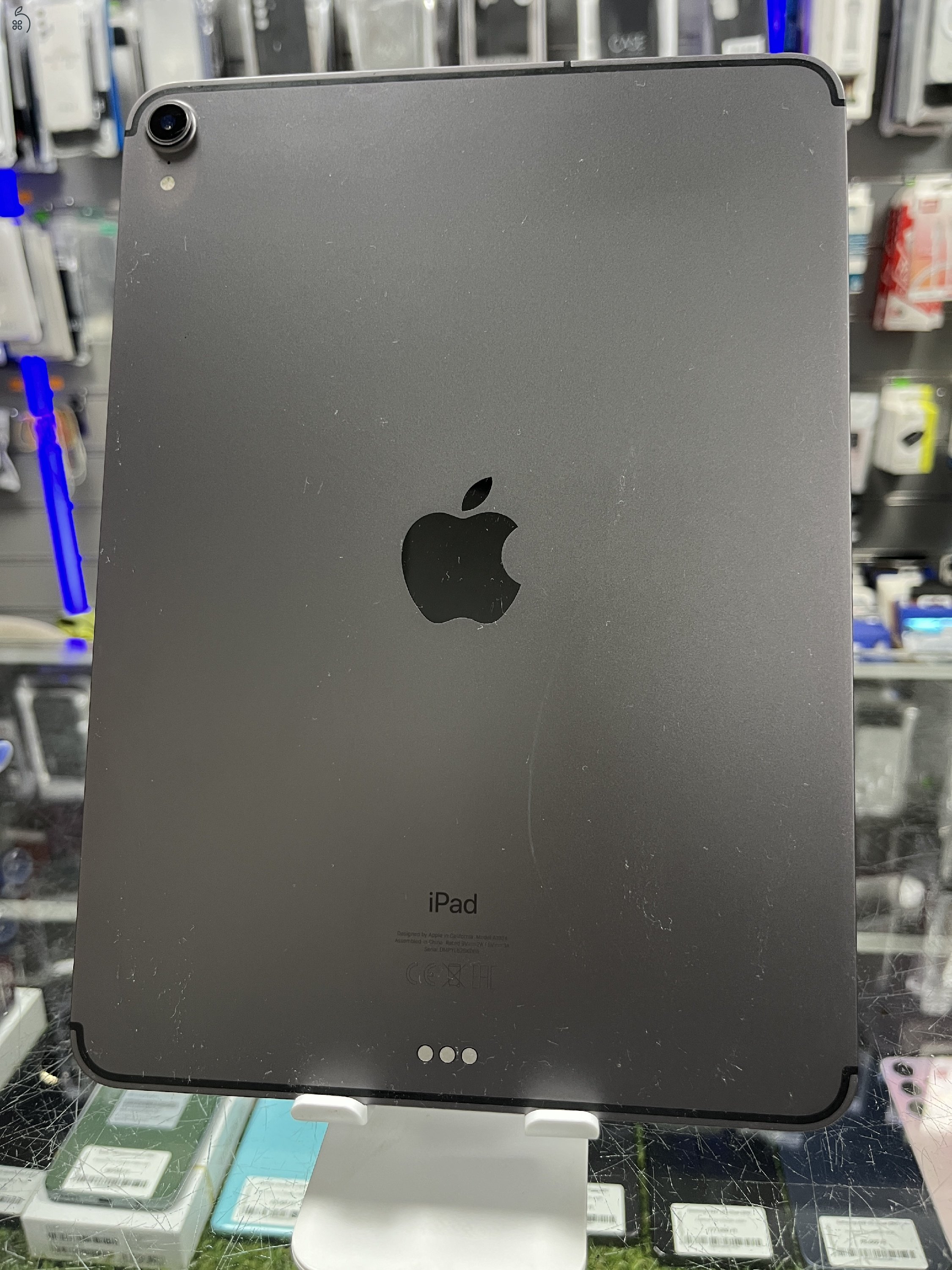 IPAD PRO 11 1.Gen 2018 256GB Wifi+Cellular , Nagyon jó akkukkal, Garanciával, üzletből.
