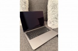 Hibátlan, új állapotú M2 MacBook Air 13'. 46 töltési ciklus - 98% akksi, HUN
