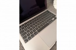 Hibátlan, új állapotú M2 MacBook Air 13'. 46 töltési ciklus - 98% akksi, HUN