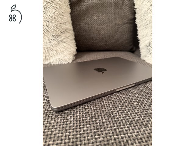 Hibátlan, új állapotú M2 MacBook Air 13'. 46 töltési ciklus - 98% akksi, HUN