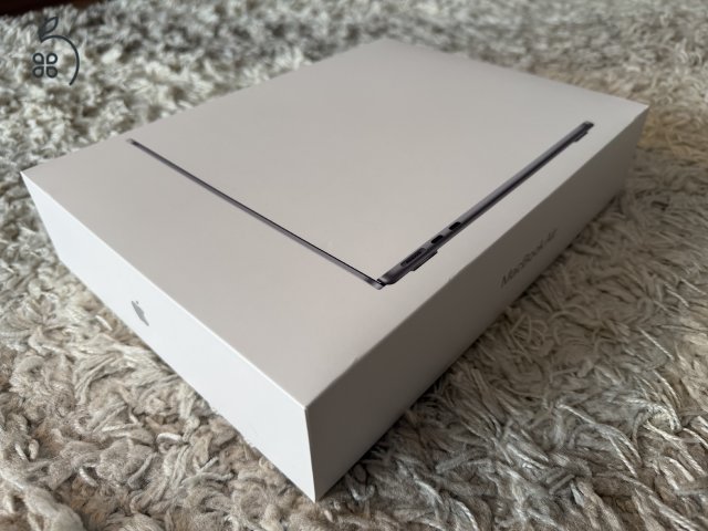 Hibátlan, új állapotú M2 MacBook Air 13'. 46 töltési ciklus - 98% akksi, HUN