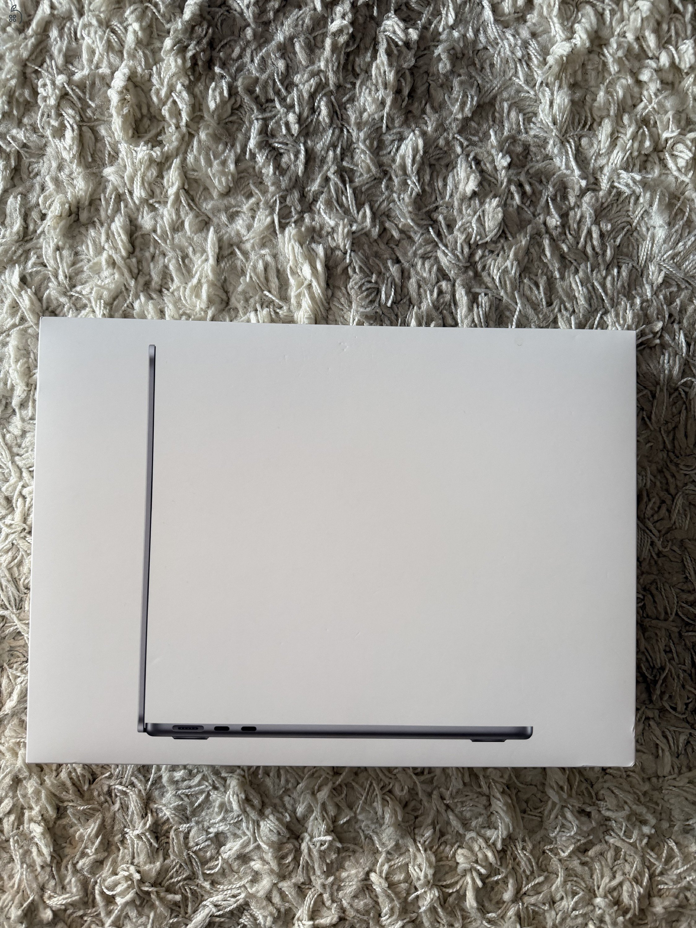 Hibátlan, új állapotú M2 MacBook Air 13'. 46 töltési ciklus - 98% akksi, HUN