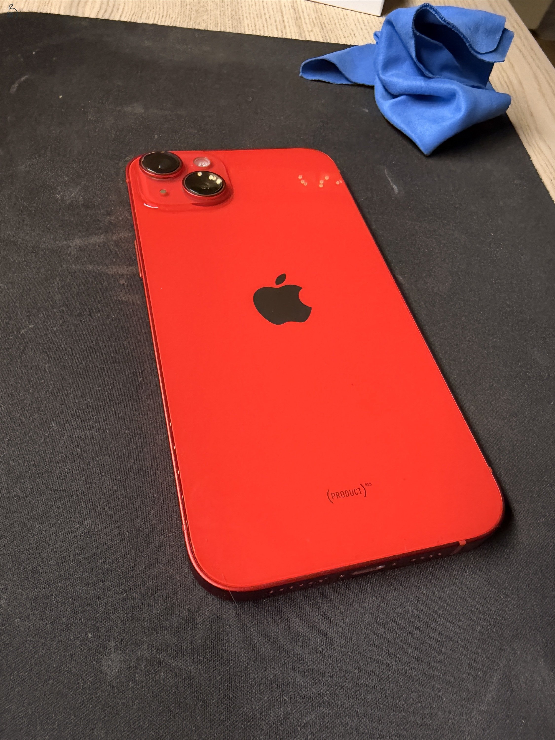 Iphone 14 pplus Product Red