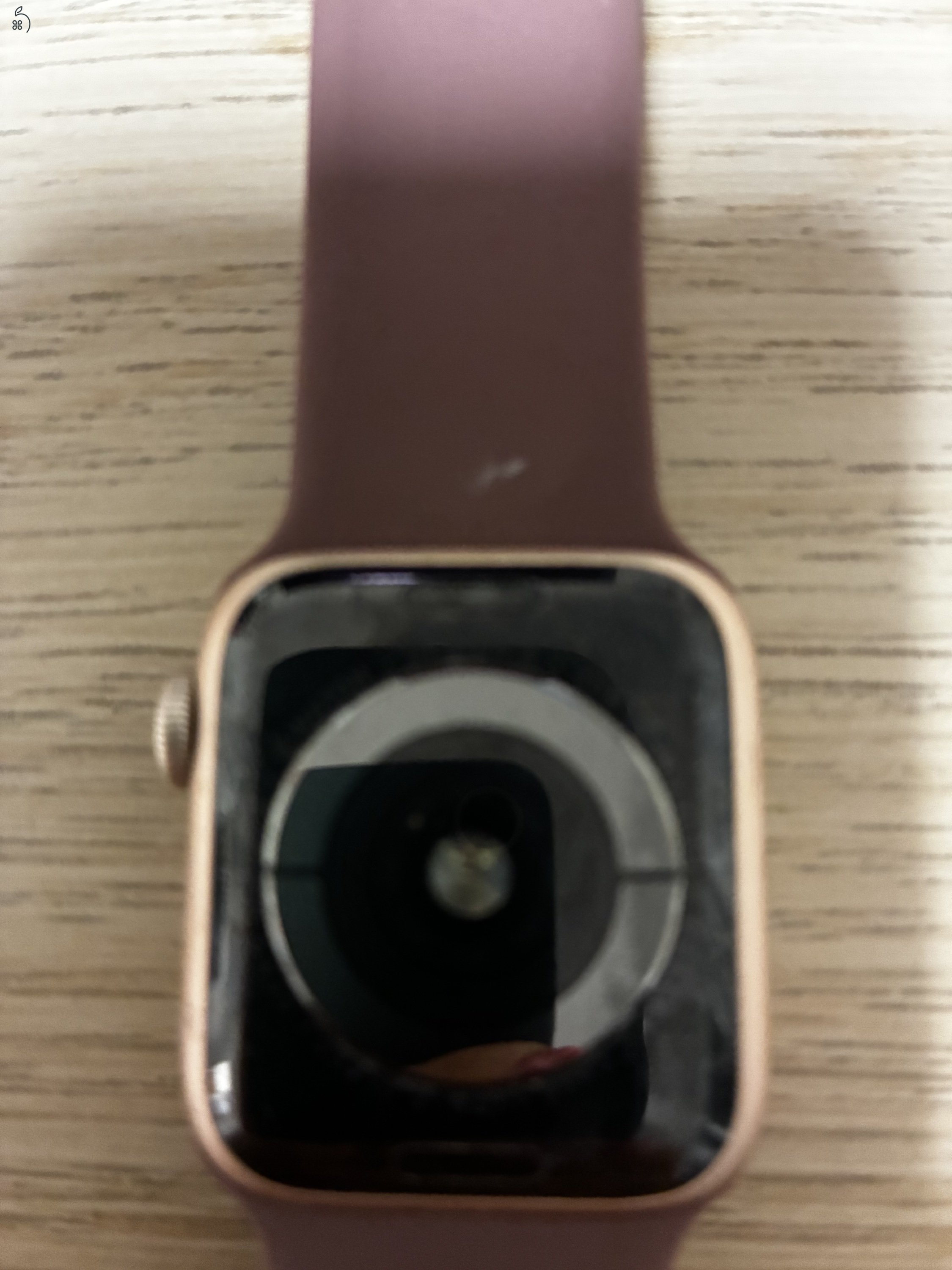 Apple Watch 4, 40 mm-es sérült , de működöképes óra