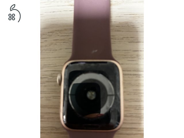 Apple Watch 4, 40 mm-es sérült , de működöképes óra