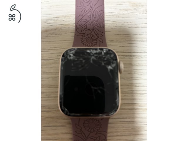 Apple Watch 4, 40 mm-es sérült , de működöképes óra