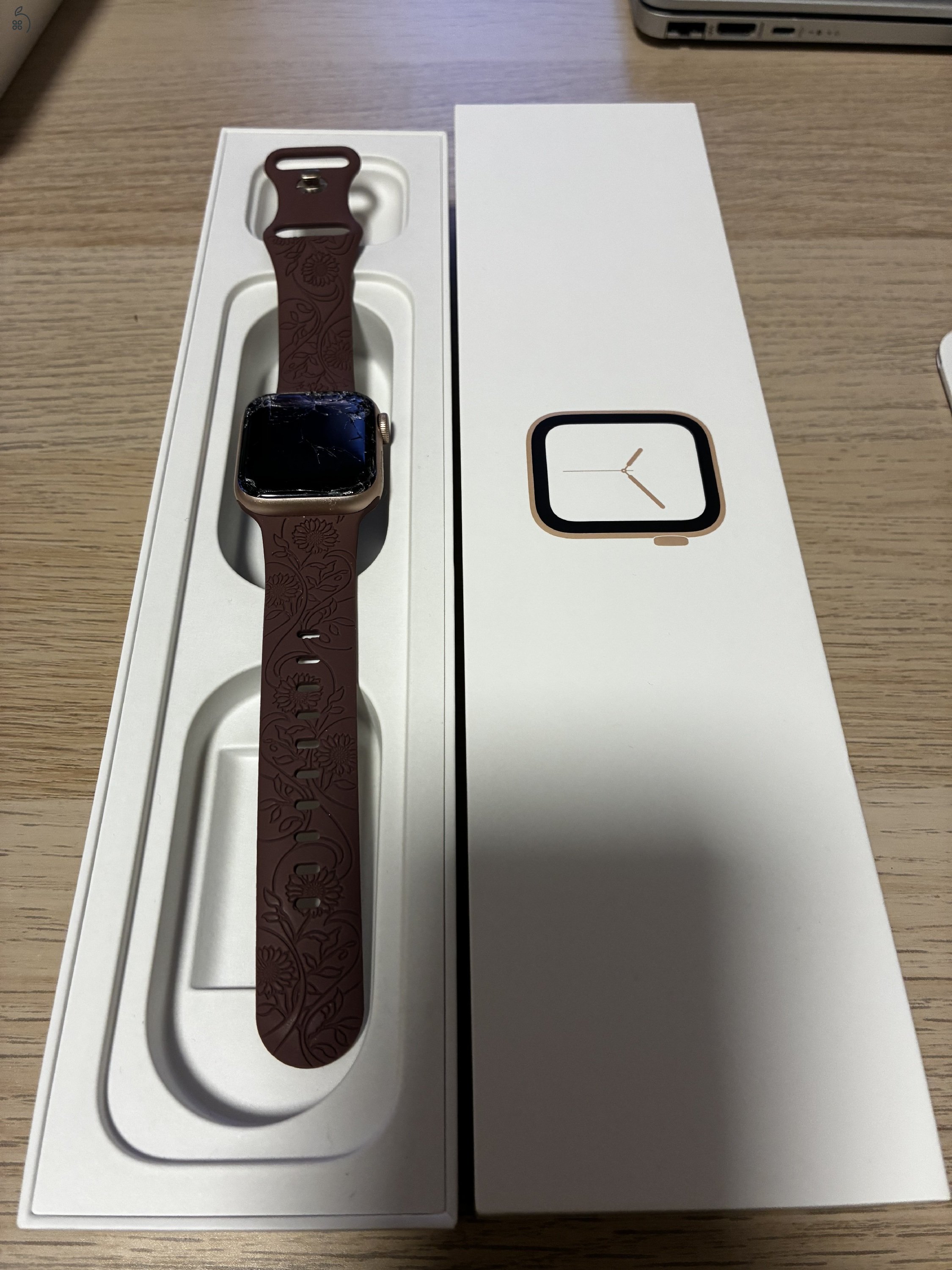 Apple Watch 4, 40 mm-es sérült , de működöképes óra