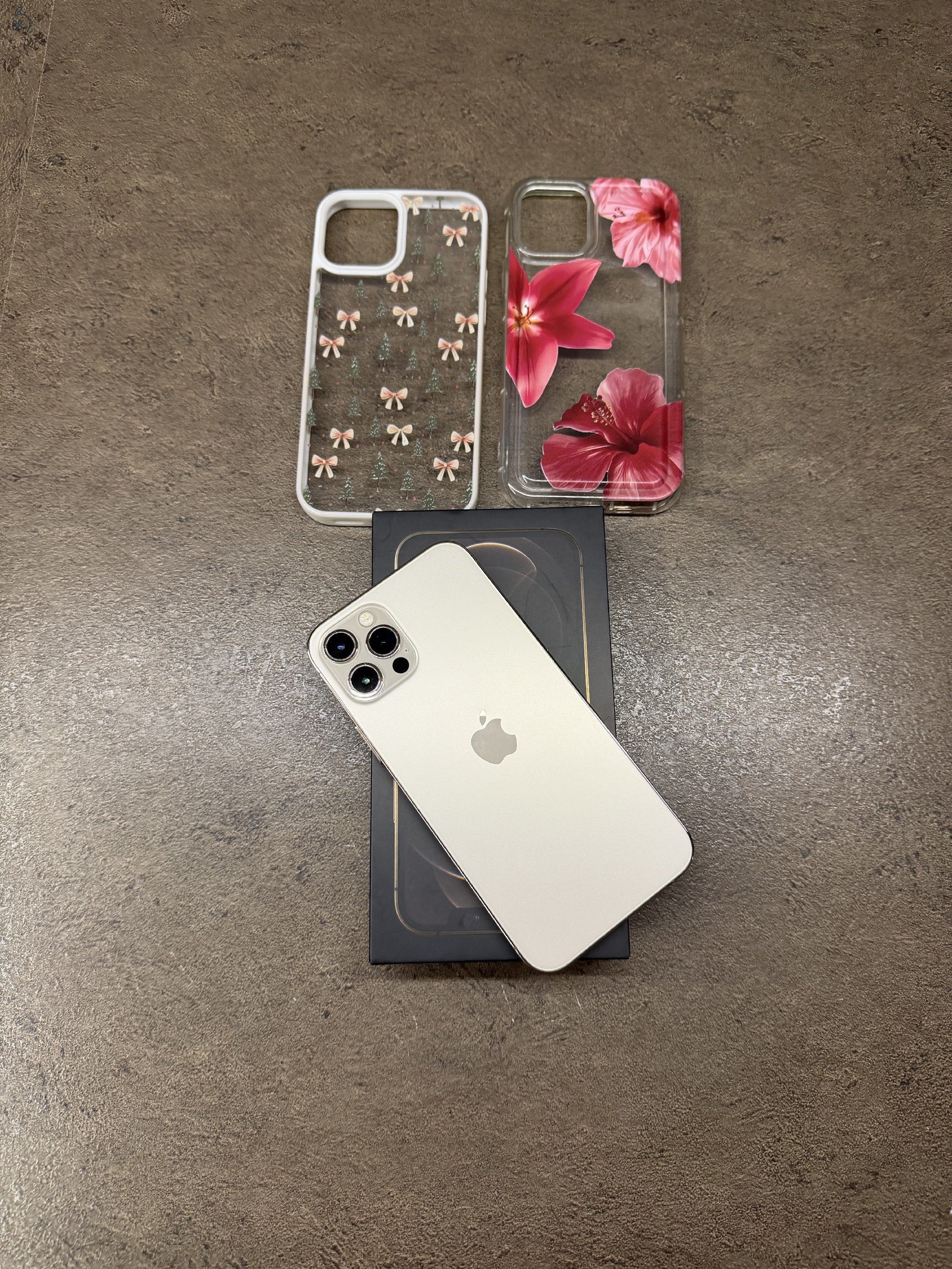 Eladó iPhone 12 Pro 128 GB Arany szín, gyönyörű állapotban,akkumulátor eredeti, állapota 83%. 