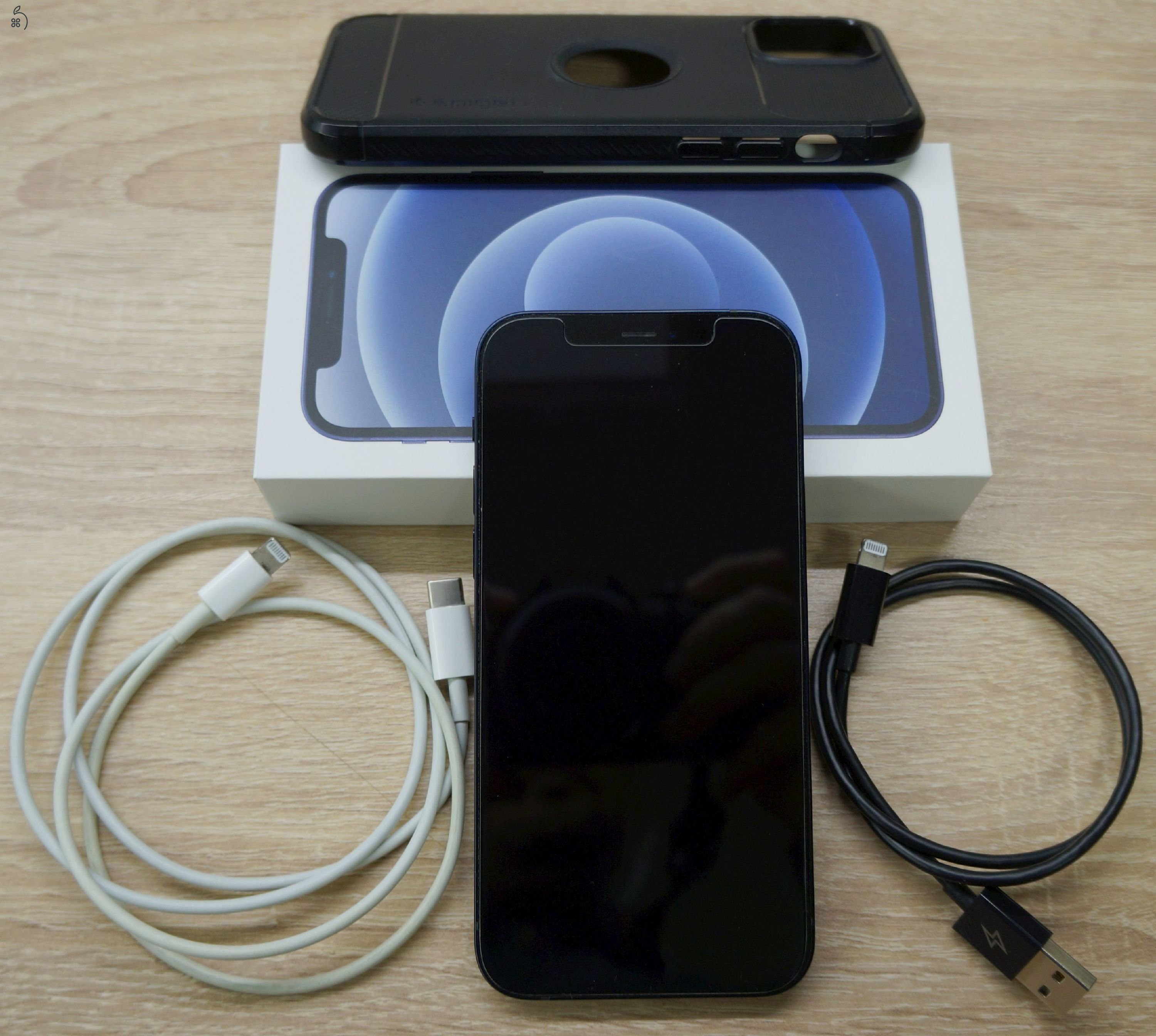 iPhone 12 64 GB kártyafüggetlen, fekete, újszerű állapot