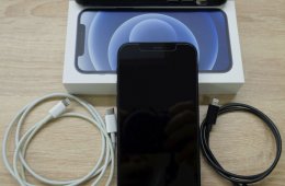 iPhone 12 64 GB kártyafüggetlen, fekete, újszerű állapot