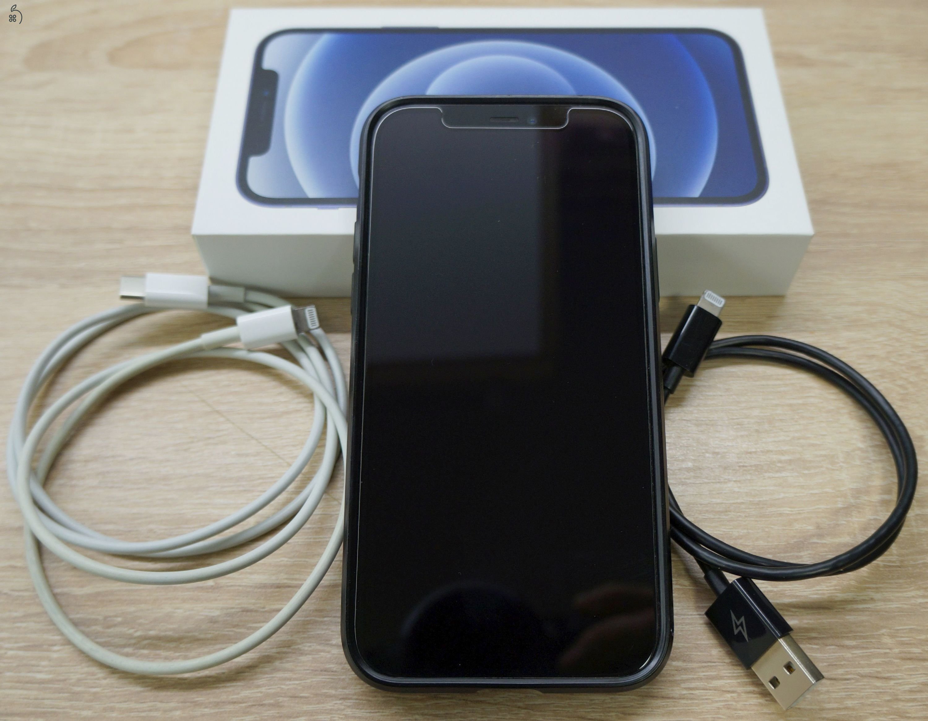 iPhone 12 64 GB kártyafüggetlen, fekete, újszerű állapot